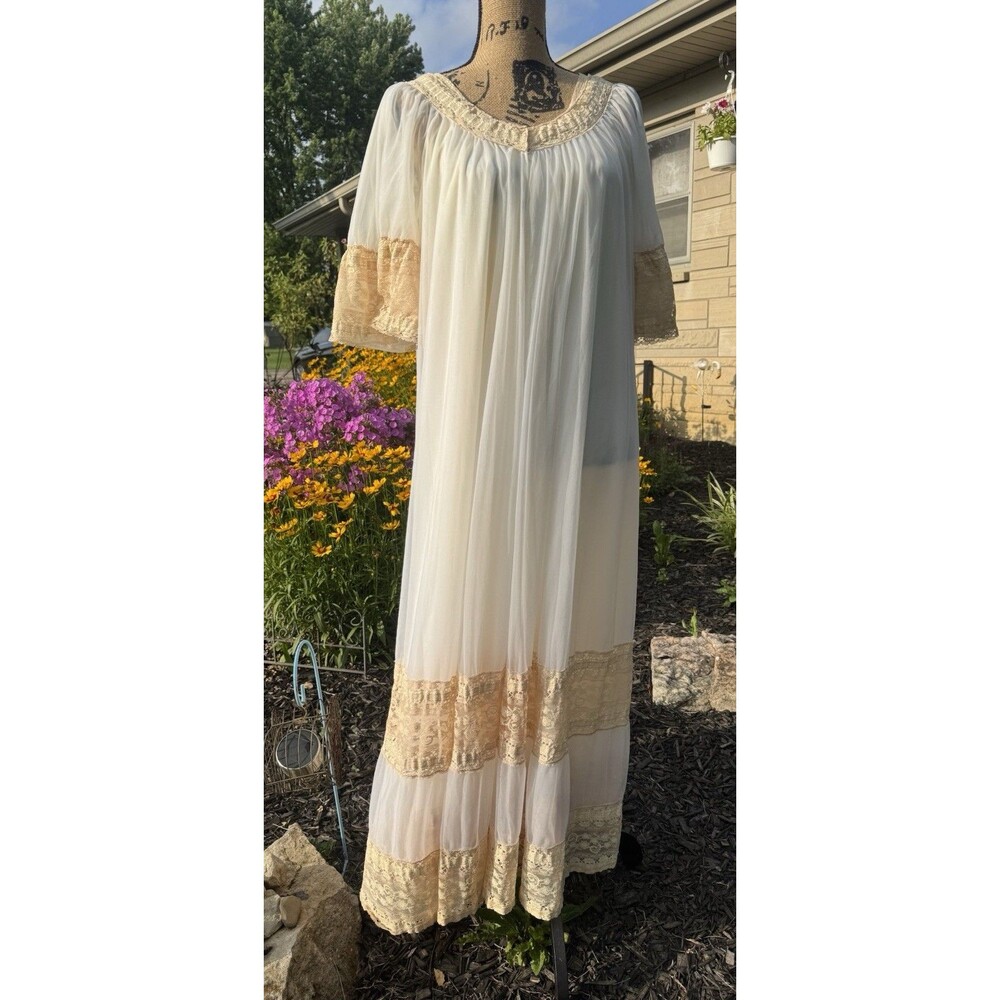 Vintage Intomé California Ivory Sheer Lace Peignoir Set Bridal Cottagecore M/L